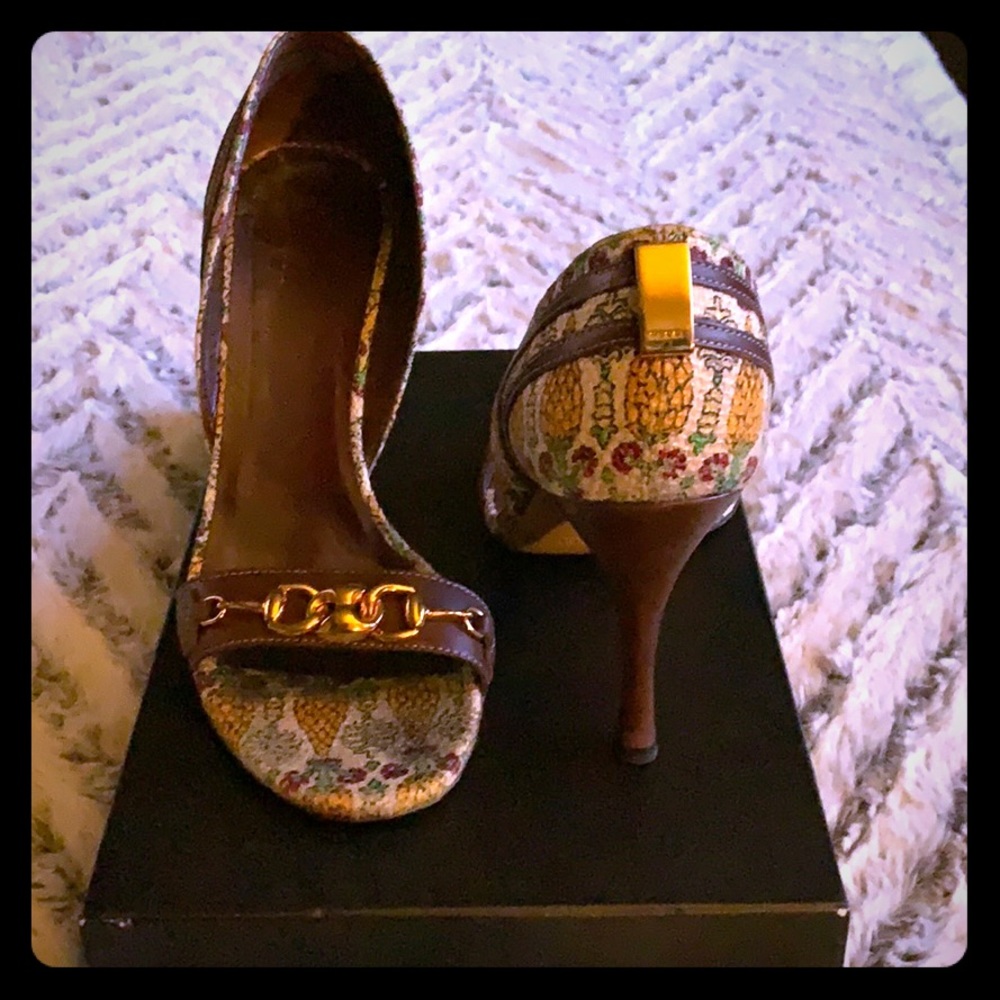 Gucci women’s heels size 8B with original box.